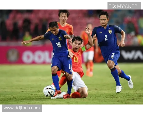 泰国足球明星颂克拉辛：从草根到国际舞台的辉煌之路